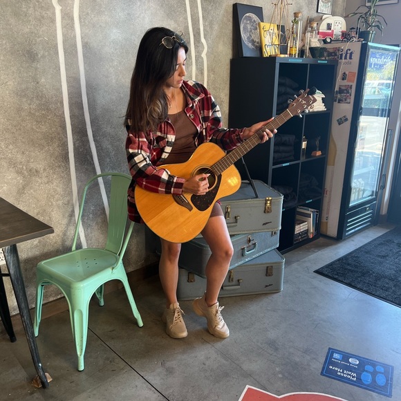 Meet your Posher, Christina - Picture 3 of 3